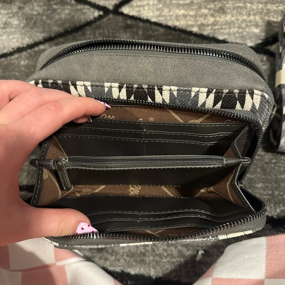 WRANGLER CROSSBODY/WALLET BAG - Picture 5 of 5